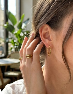 Gold Scalloped Heart Hoop Earrings